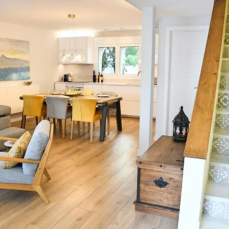 Yellow Jasper - Gemstone Getaway Vakantiehuis Marbella