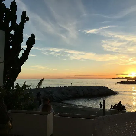 Yellow Jasper - Gemstone Getaway Feriehus