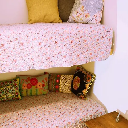 Yellow Jasper - Gemstone Getaway Feriehus *