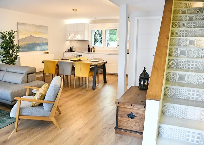 Yellow Jasper - Gemstone Getaway Tatil Evi Marbella